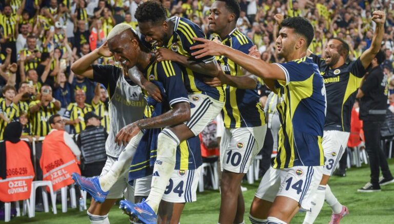 tur-geldi-kasa-doldu-fenerbahceye-dev-gelir-UhtO8Kf9.jpg